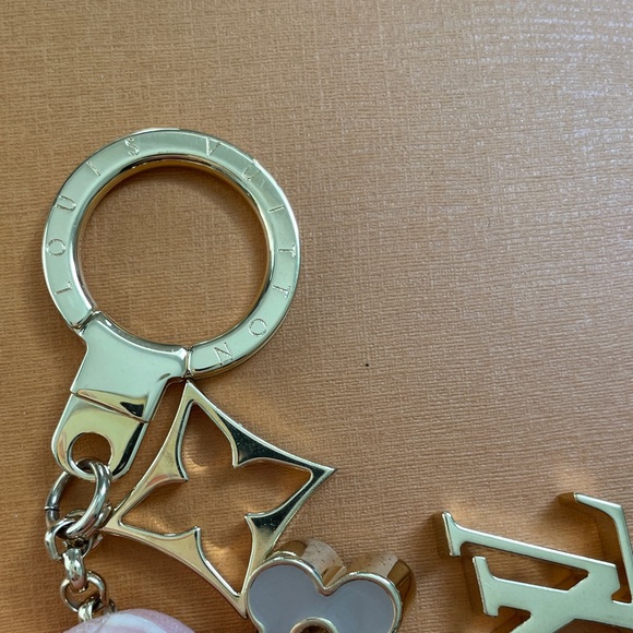 Louis Vuitton Fleur De Monogram Bag Charm - Picture 5 of 8